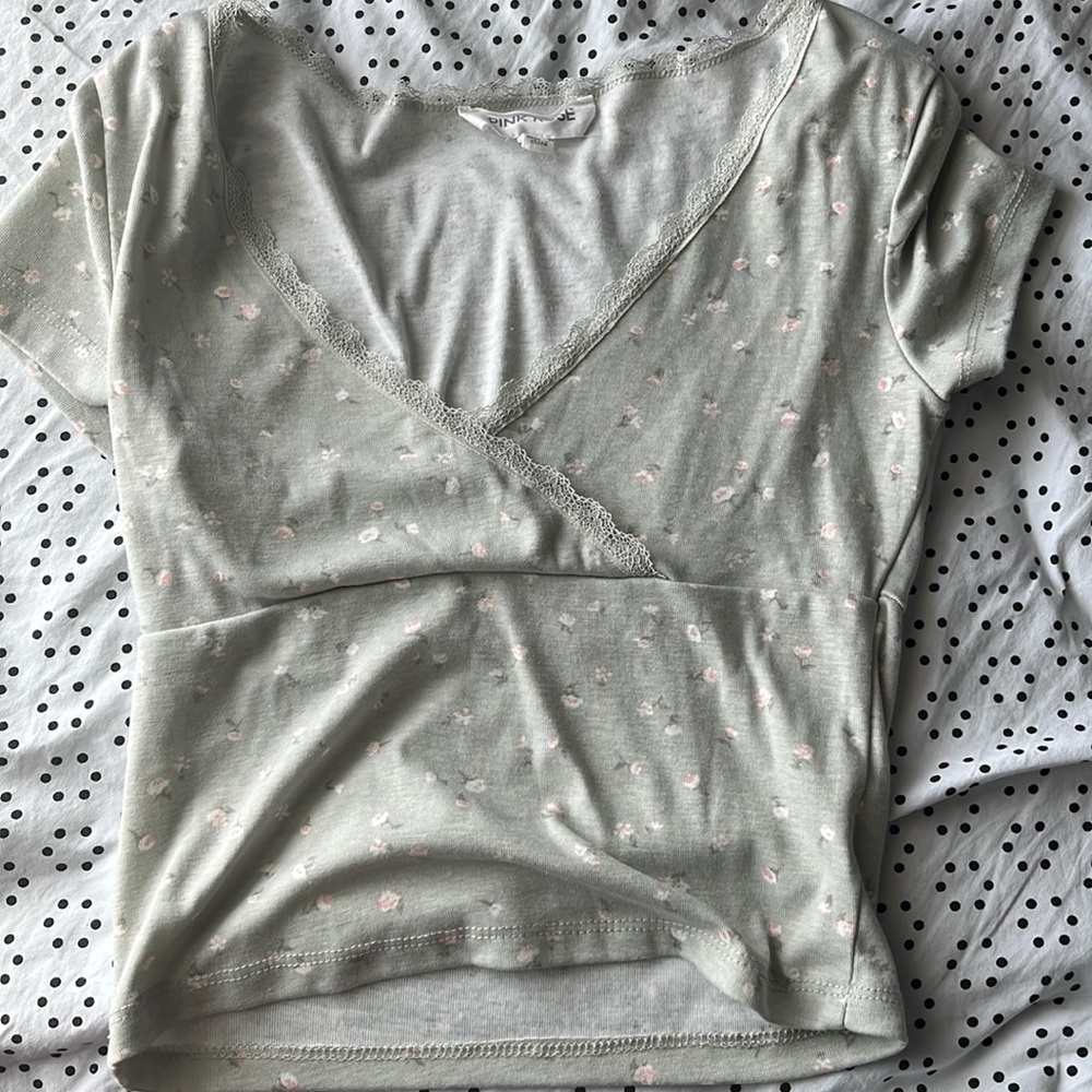 flower, sage green top S